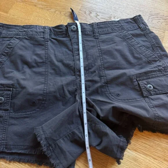 American Eagle 90s Boyfriend Cargo Shorts Black Size 14 NWT - Picture 9 of 10